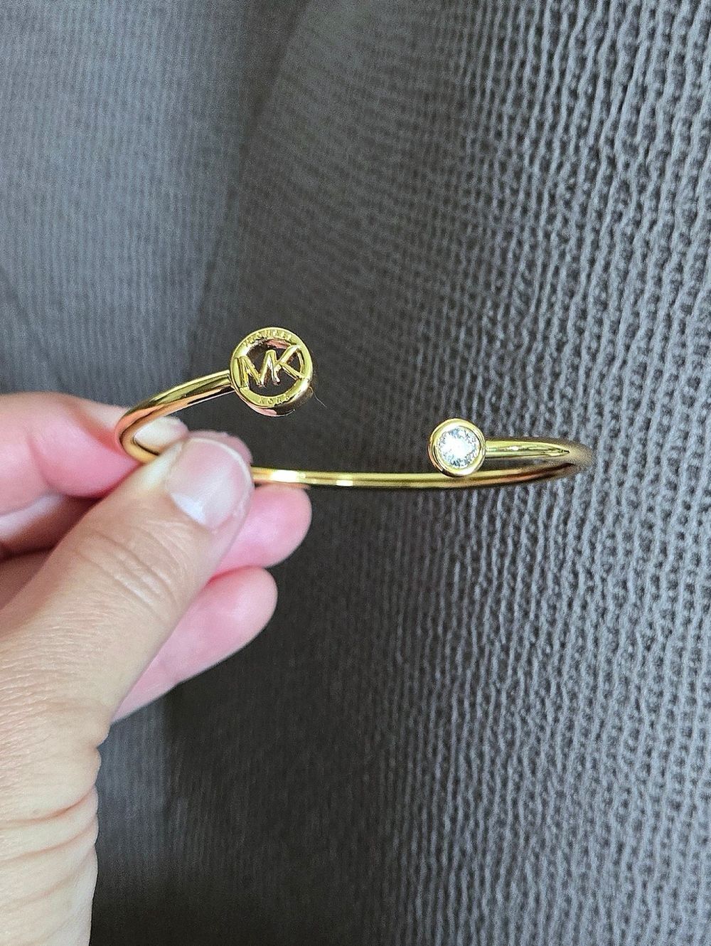Michael Kors Thin Gold💛 Bracelet with Logo Medallion and Clear Crystal Accents